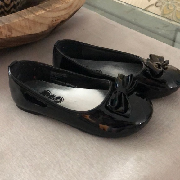 Shiny Black Shoes, toddler 8 - Picture 2 of 4